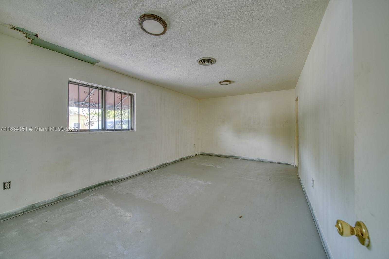 Small Image of 2 FOR RENT IN NORTH MIAMI BEACH, North Miami Beach Number 10