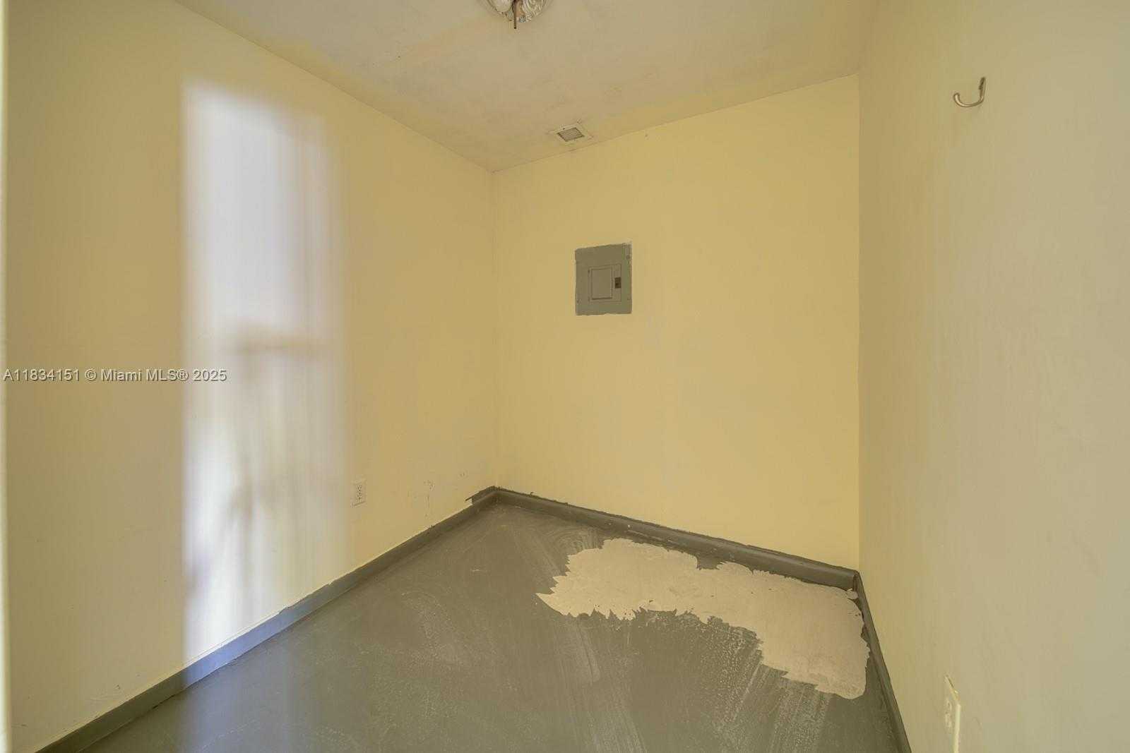 Small Image of 2 FOR RENT IN NORTH MIAMI BEACH, North Miami Beach Number 13