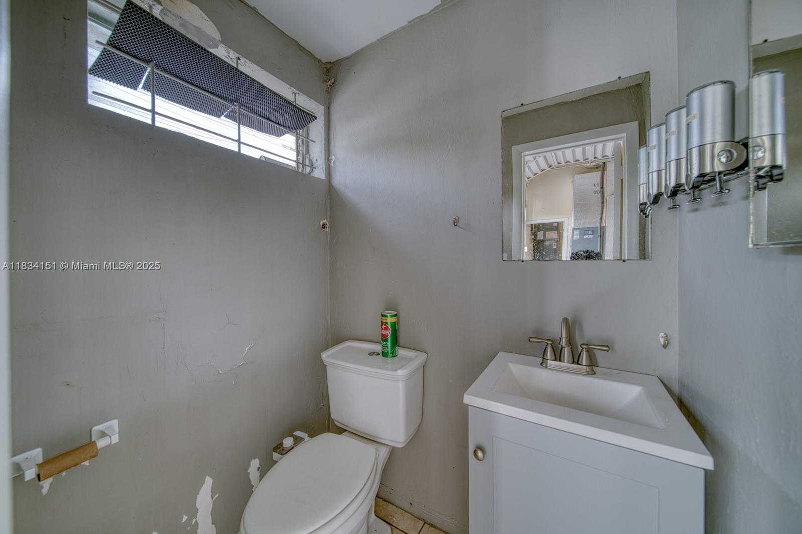 Small Image of 2 FOR RENT IN NORTH MIAMI BEACH, North Miami Beach Number 17