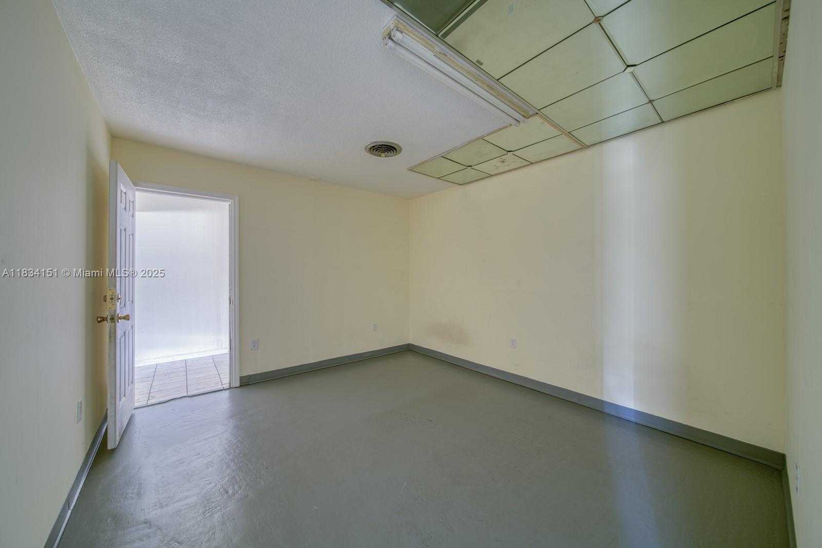 Small Image of 2 FOR RENT IN NORTH MIAMI BEACH, North Miami Beach Number 9