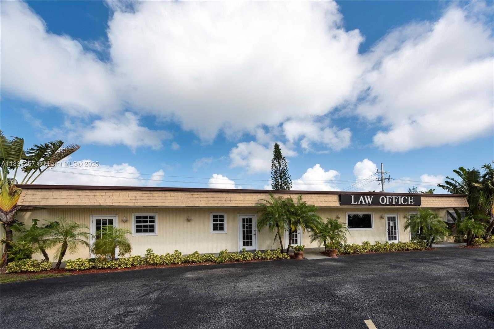 Small Image of 45 EAST SHERIDAN ST, Dania Beach Number 2