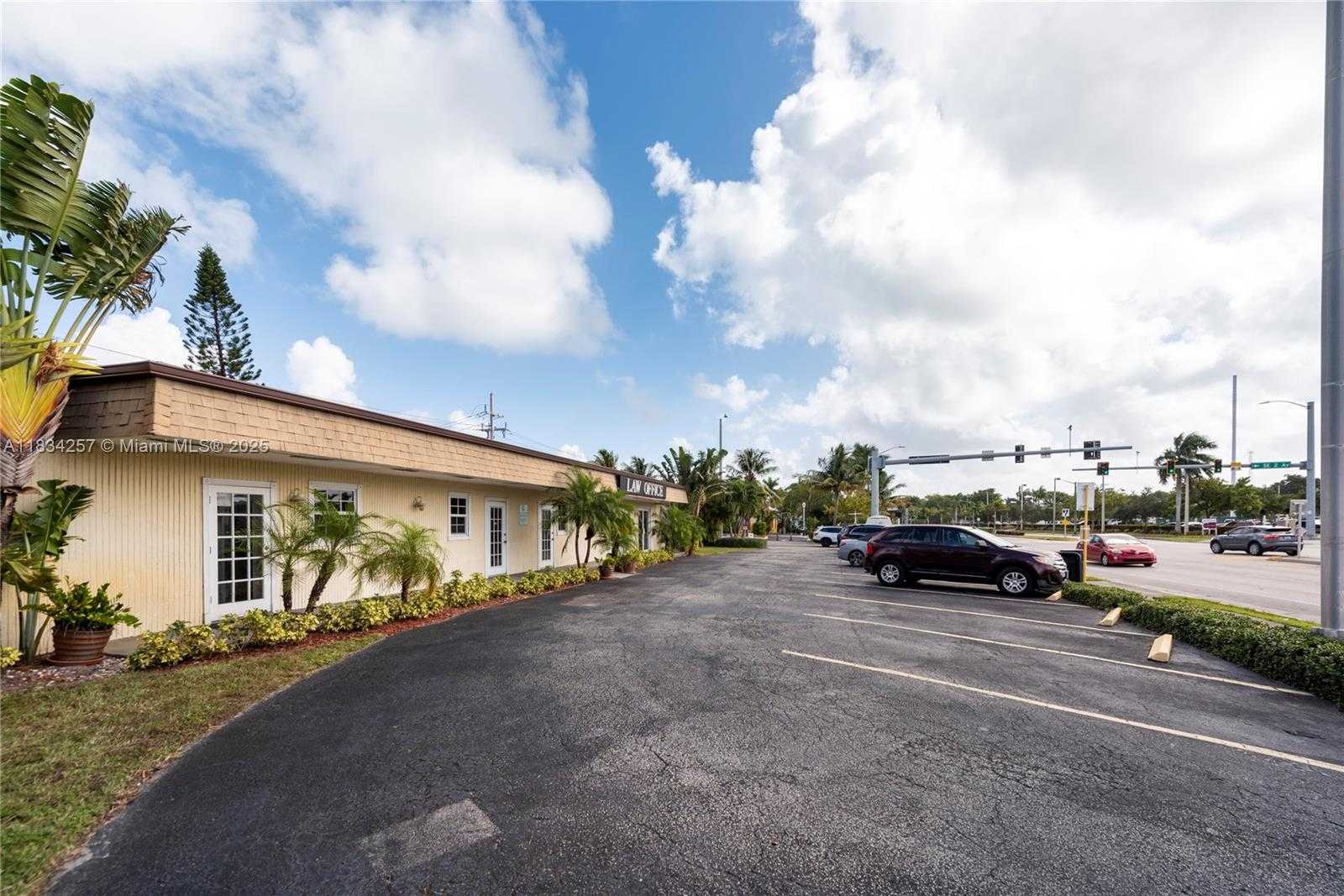 Small Image of 45 EAST SHERIDAN ST, Dania Beach Number 3