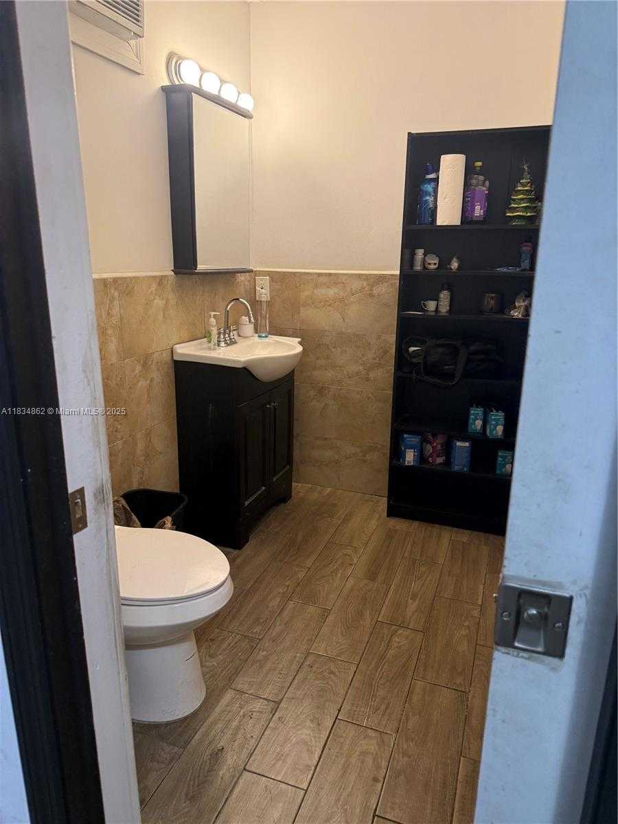 Small Image of 3771 NORTH WEST 51ST ST #3771-D, Hialeah Number 6