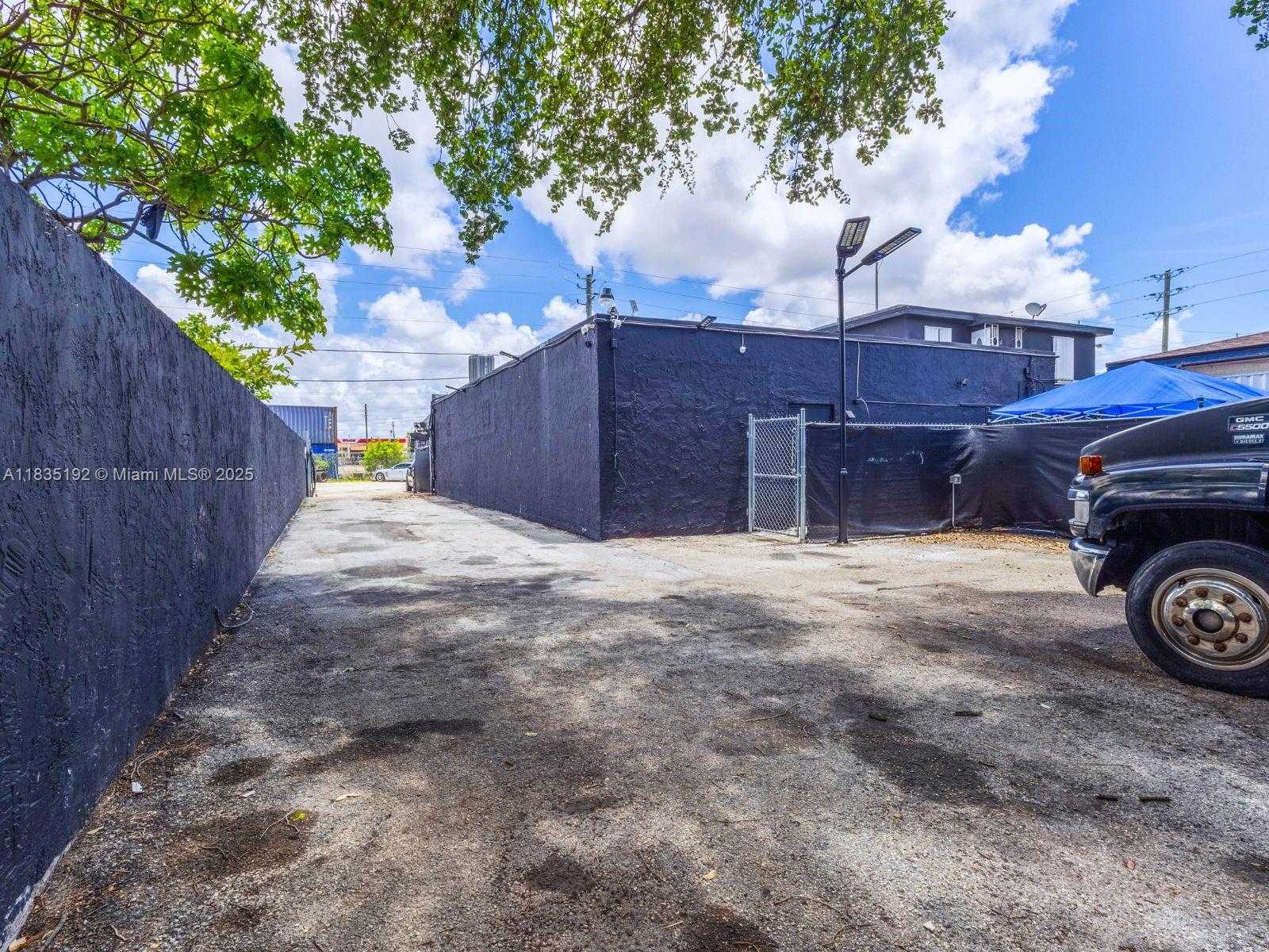 Small Image of 3490 NORTH WEST 32ND AVE, Miami Number 13
