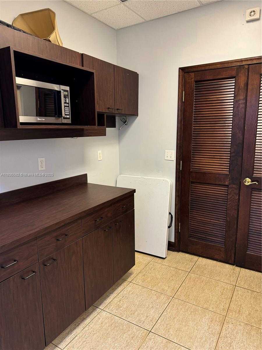 Small Image of 1955 TYLER ST, Hollywood Number 7