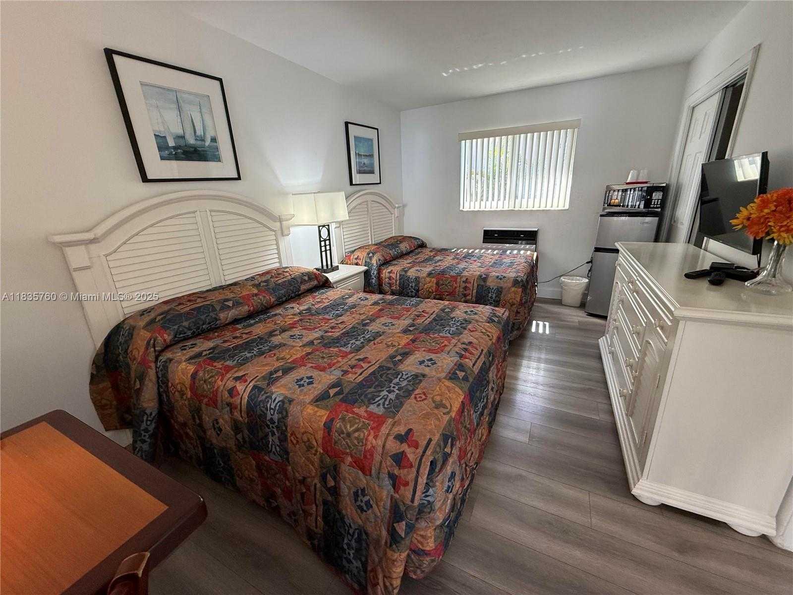 Small Image of 1743 RODMAN ST, Hollywood Number 4