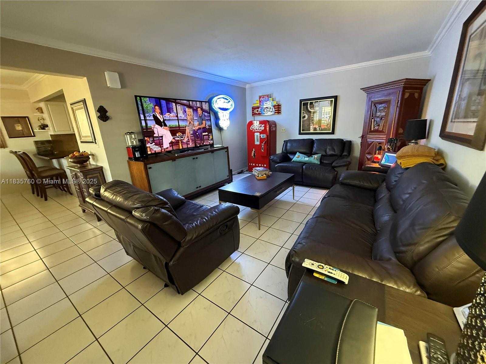 Small Image of 1743 RODMAN ST, Hollywood Number 6