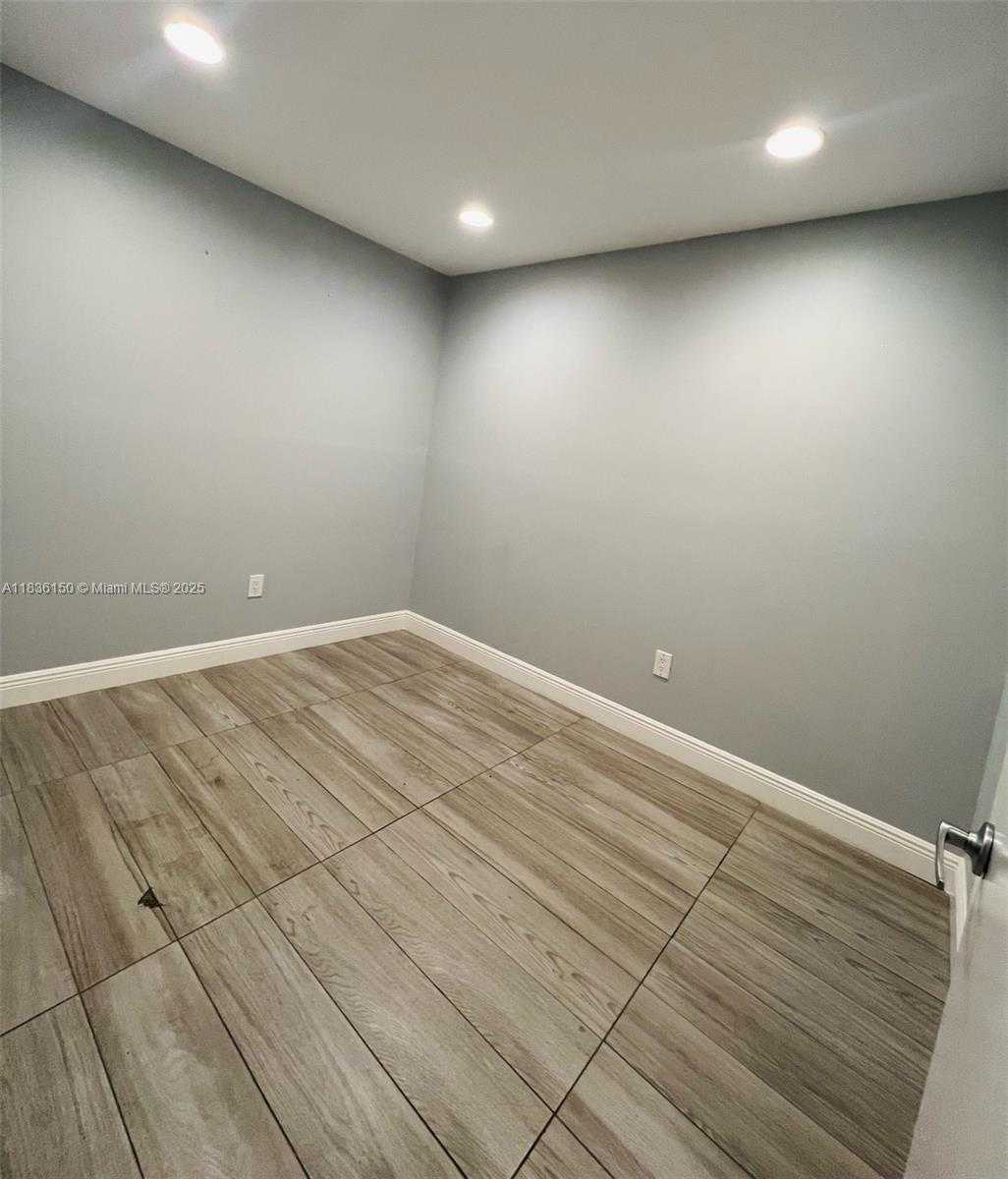 Small Image of 6360 NORTH WEST 99TH AVE, Doral Number 12