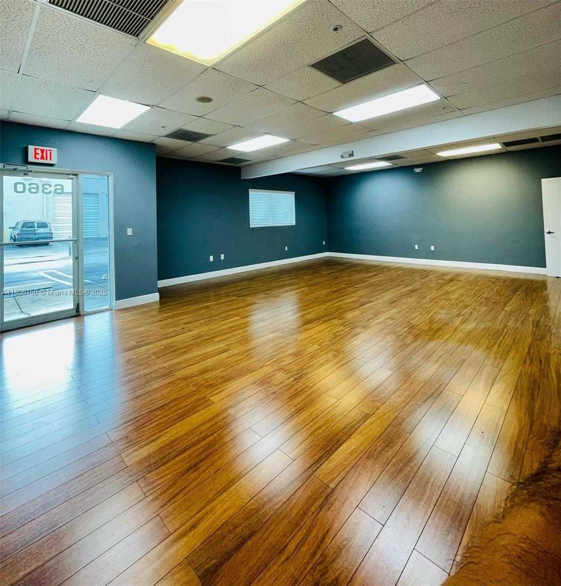 Small Image of 6360 NORTH WEST 99TH AVE, Doral Number 3