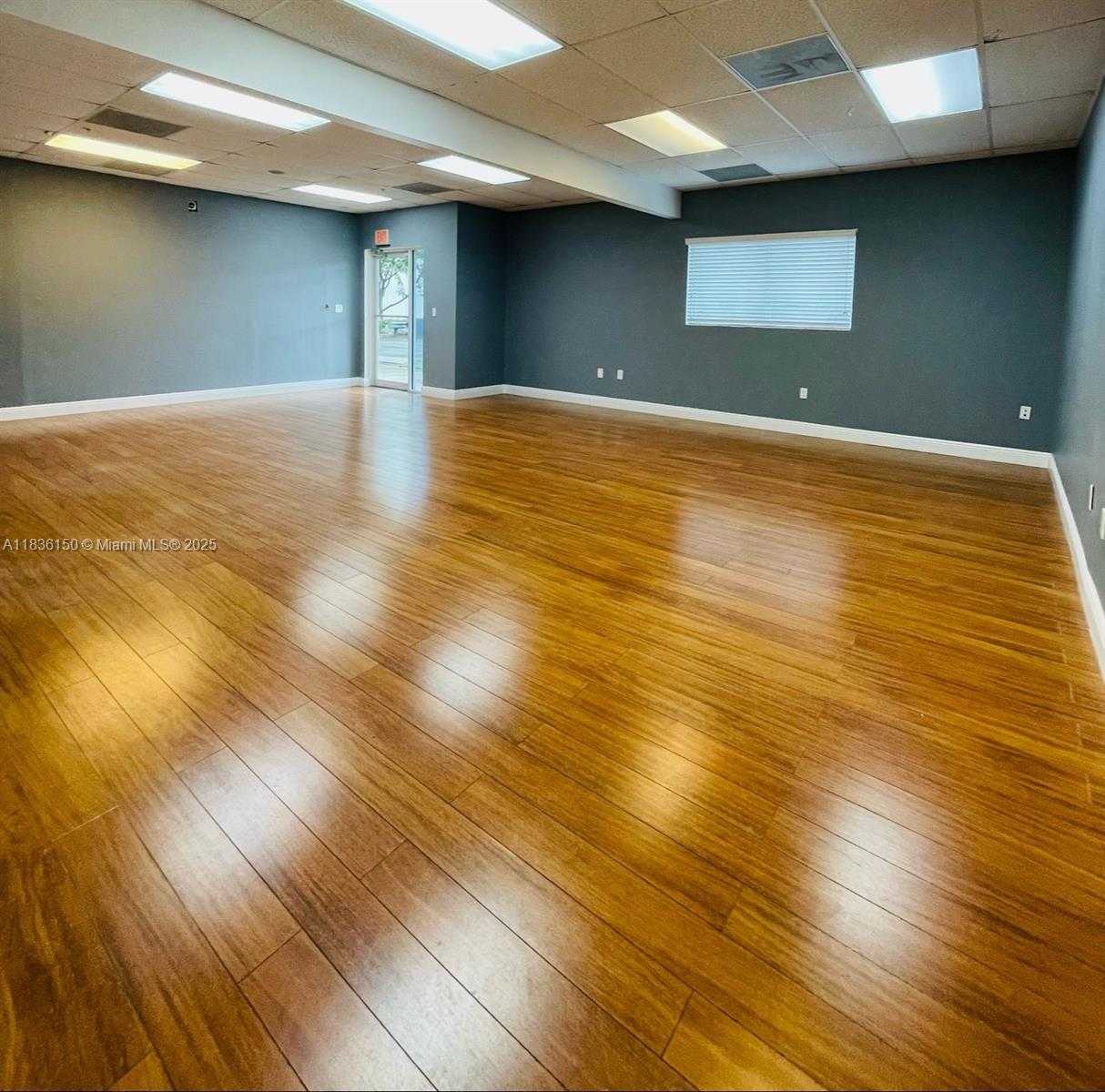 Small Image of 6360 NORTH WEST 99TH AVE, Doral Number 4