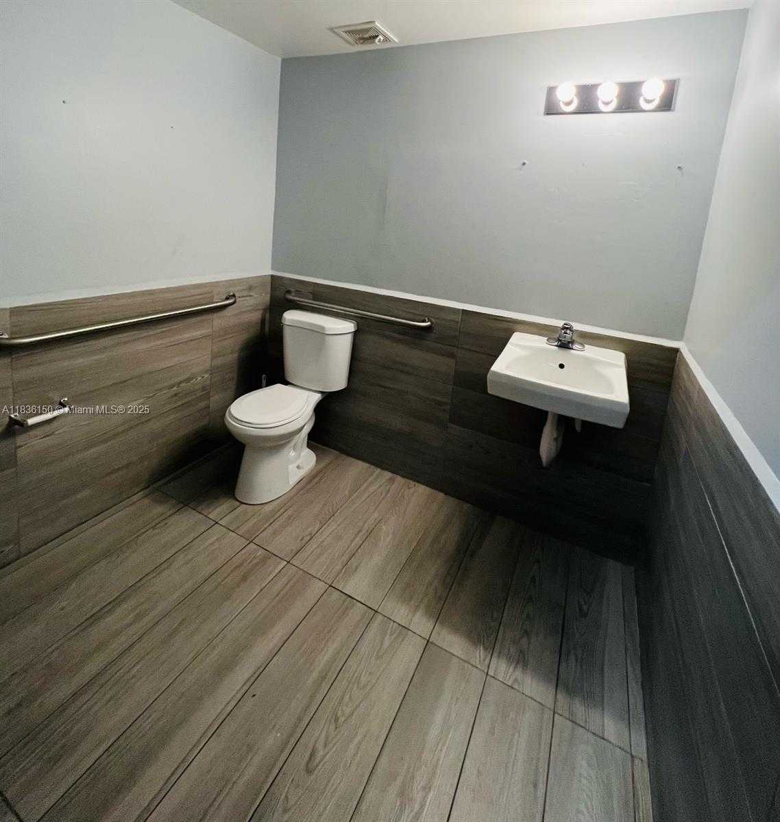 Small Image of 6360 NORTH WEST 99TH AVE, Doral Number 9