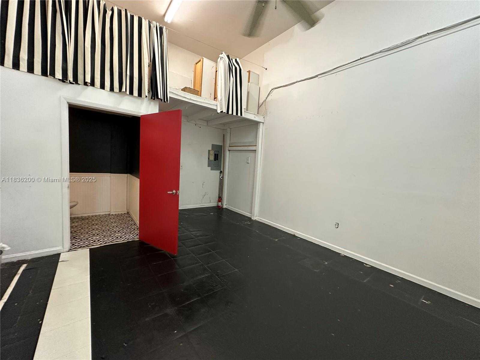 Small Image of 2029 HARRISON ST #4, Hollywood Number 7