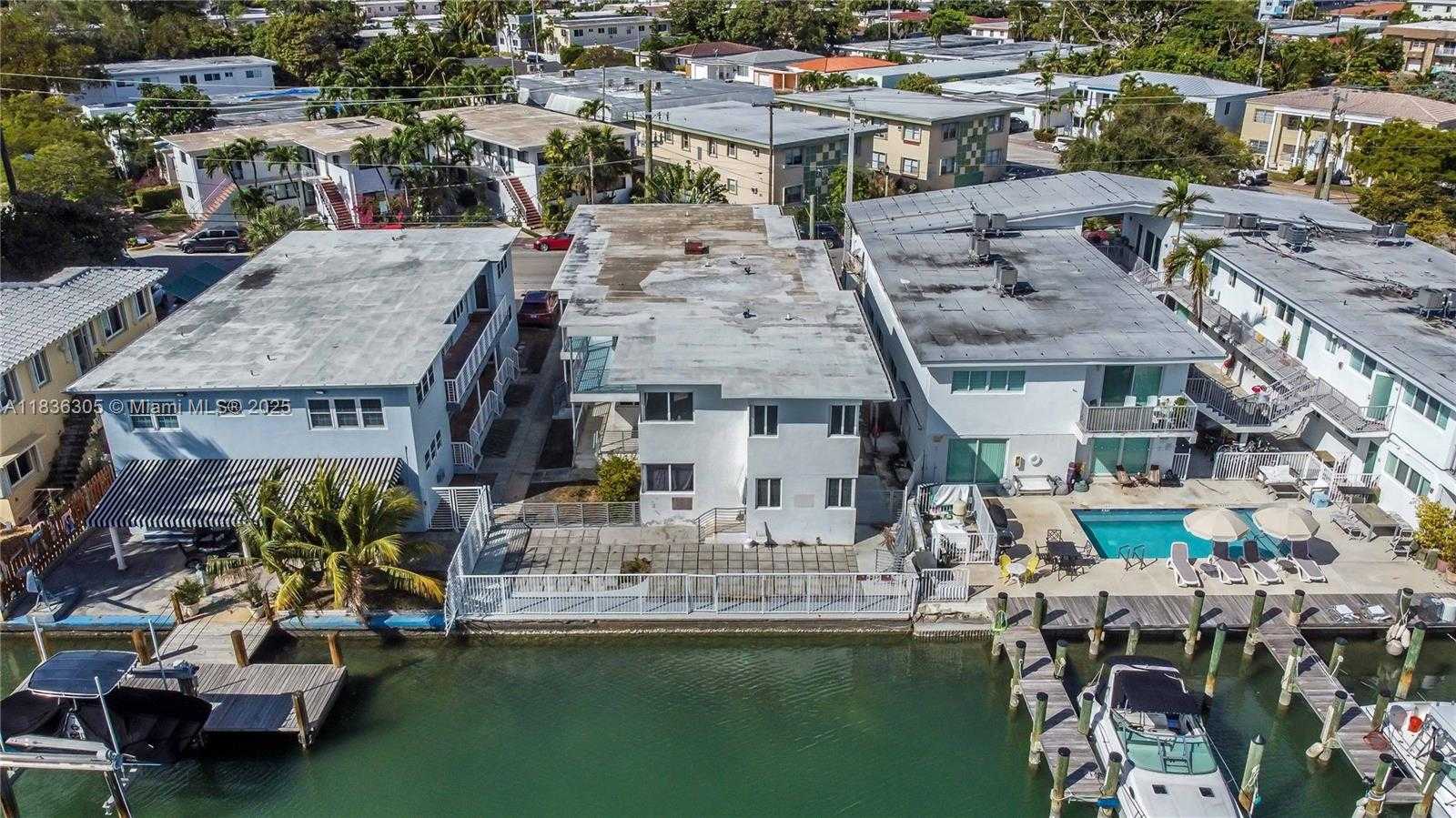 Small Image of 8025 CRESPI BLVD, Miami Beach Number 3