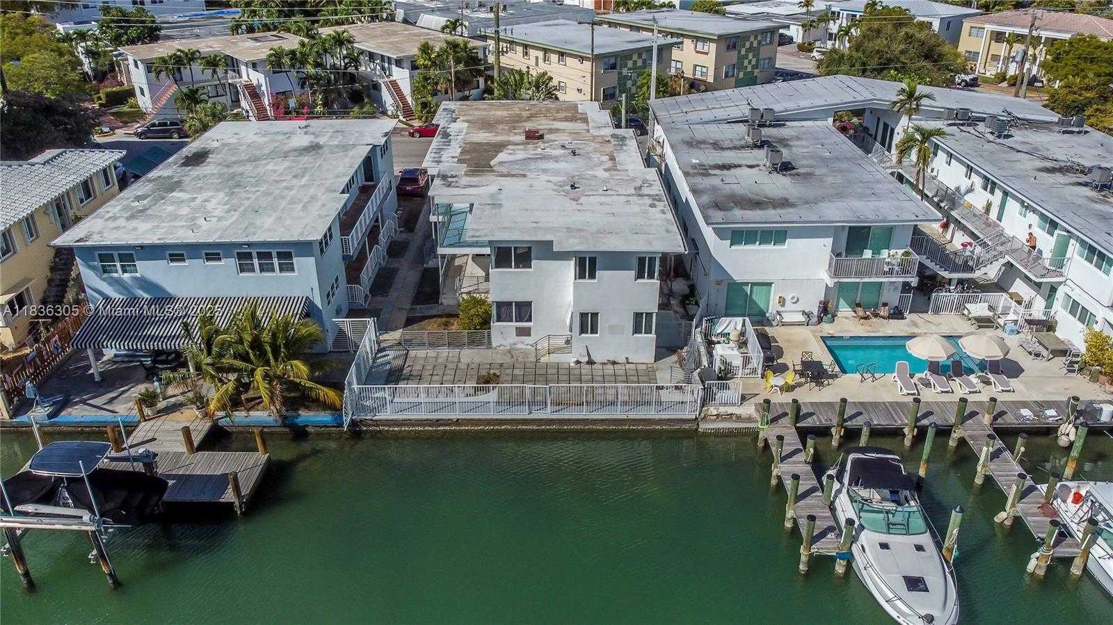 Small Image of 8025 CRESPI BLVD, Miami Beach Number 4