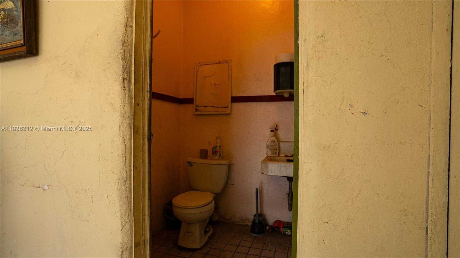 Small Image of 11851 WEST DIXIE HWY, Miami Number 11