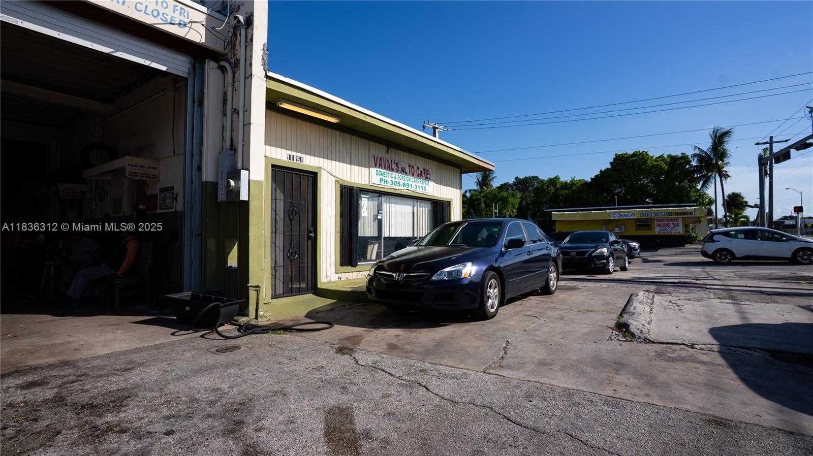 Small Image of 11851 WEST DIXIE HWY, Miami Number 12