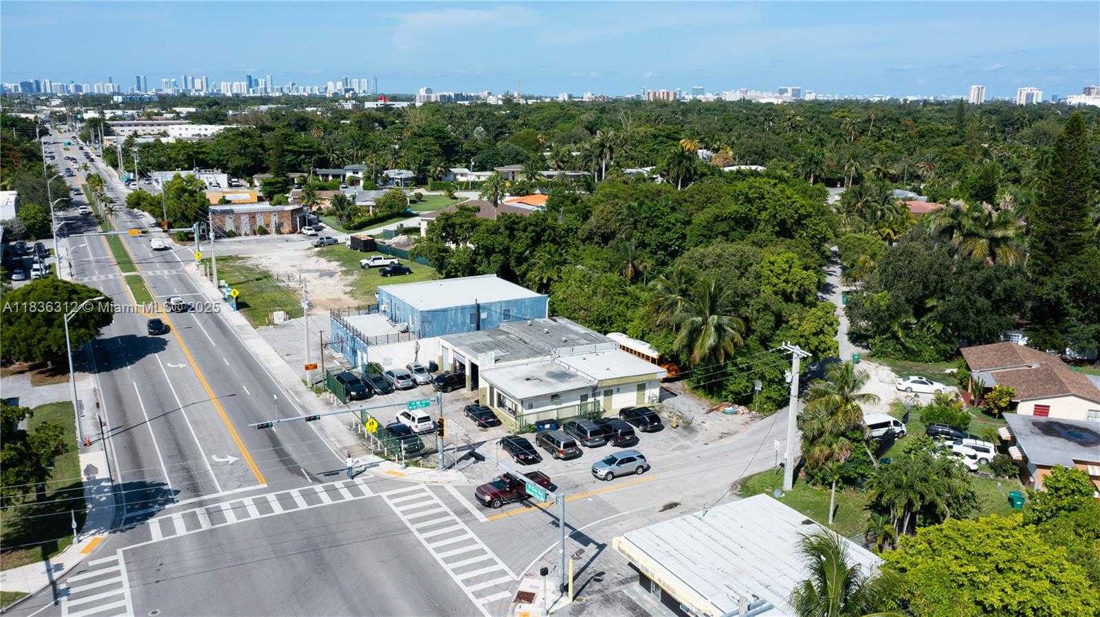 Small Image of 11851 WEST DIXIE HWY, Miami Number 2