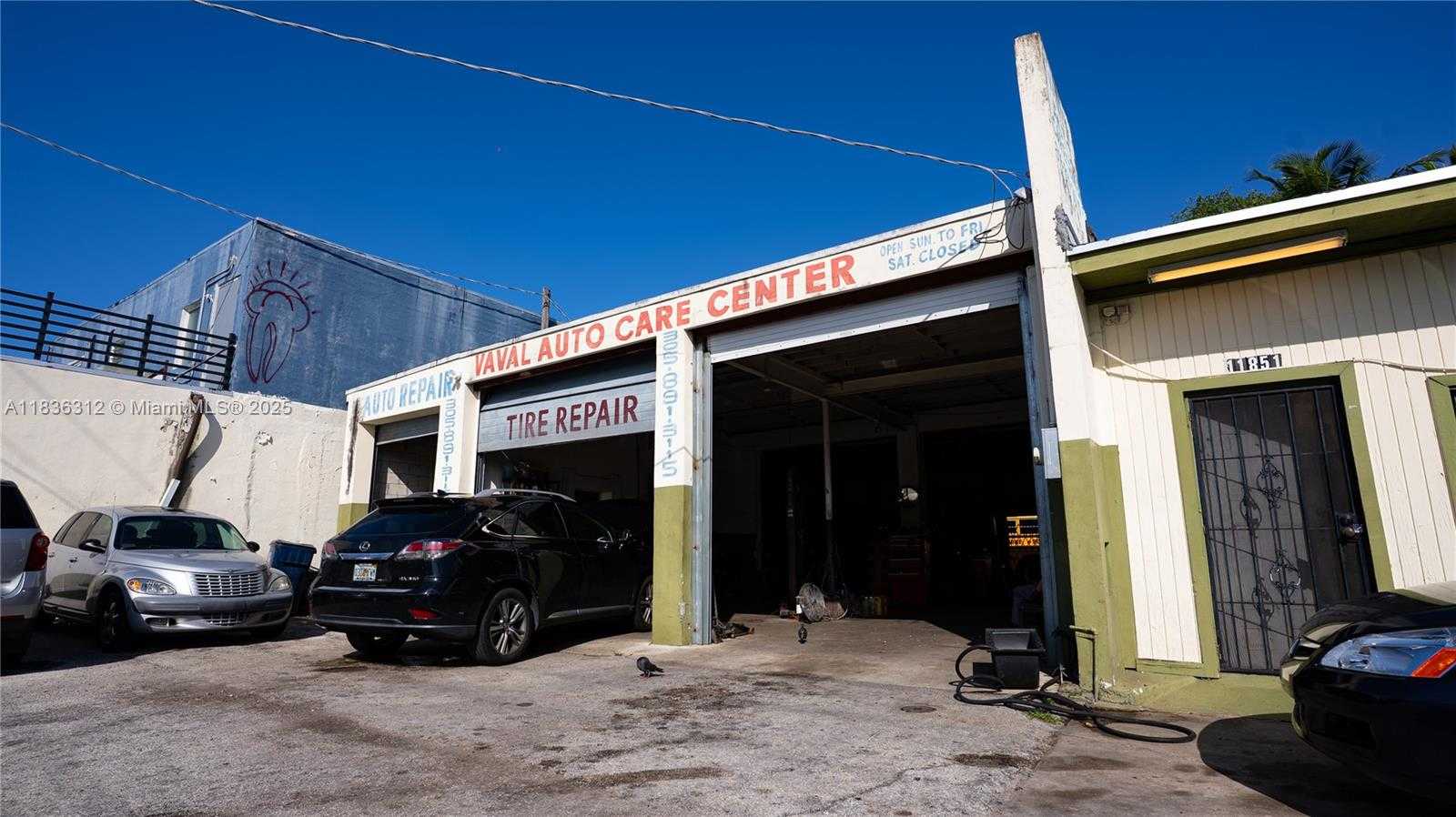 Small Image of 11851 WEST DIXIE HWY, Miami Number 4