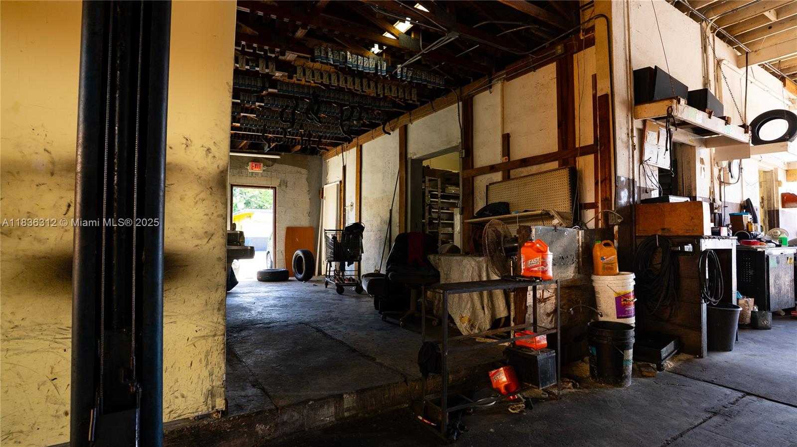 Small Image of 11851 WEST DIXIE HWY, Miami Number 8