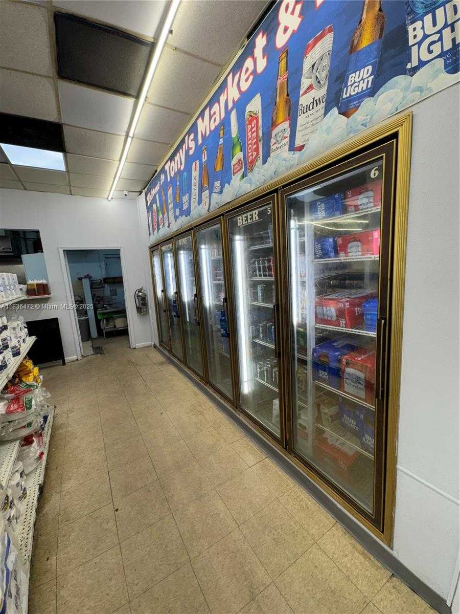 Small Image of 5105 NORTH DIXIE HWY, Deerfield Beach Number 10