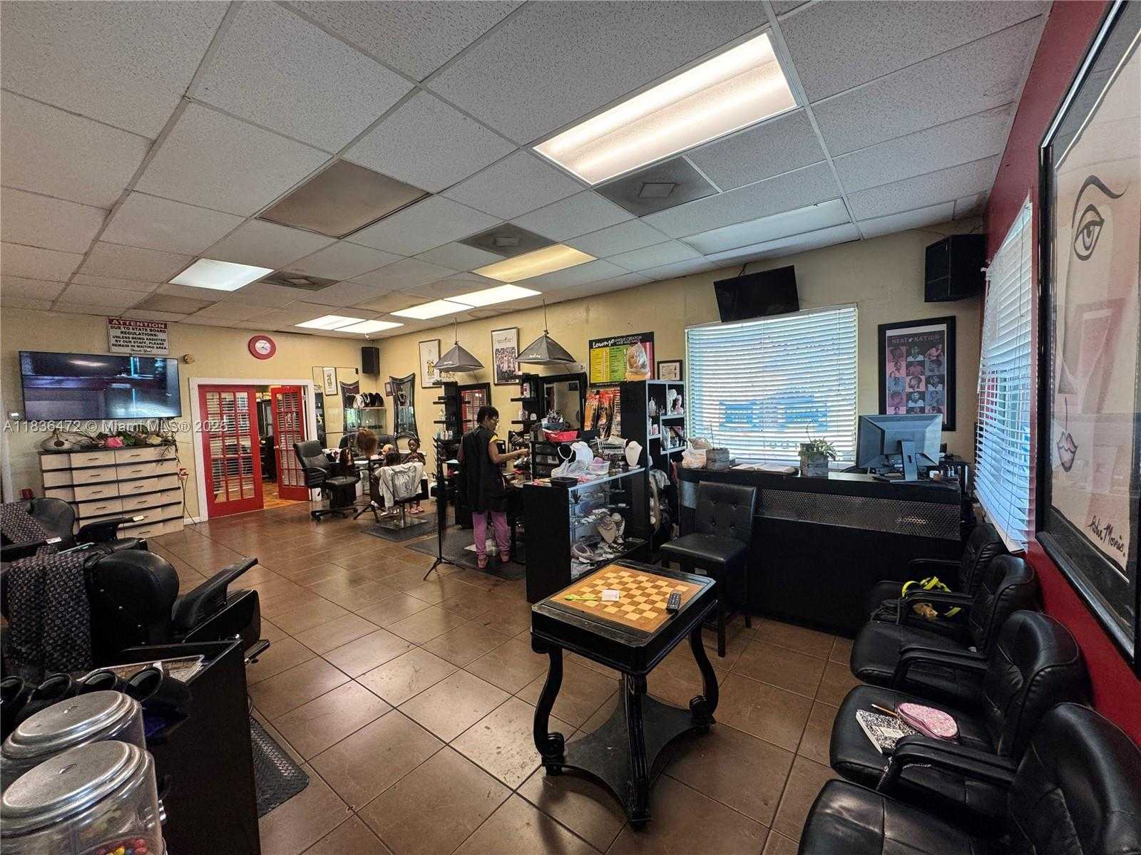 Small Image of 5105 NORTH DIXIE HWY, Deerfield Beach Number 13