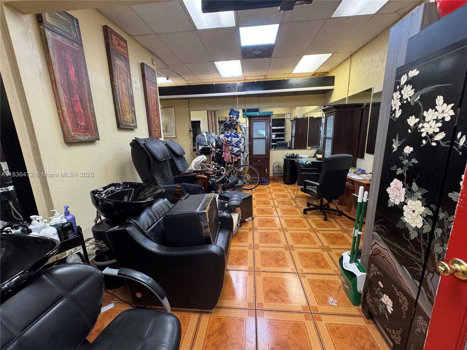 Small Image of 5105 NORTH DIXIE HWY, Deerfield Beach Number 15