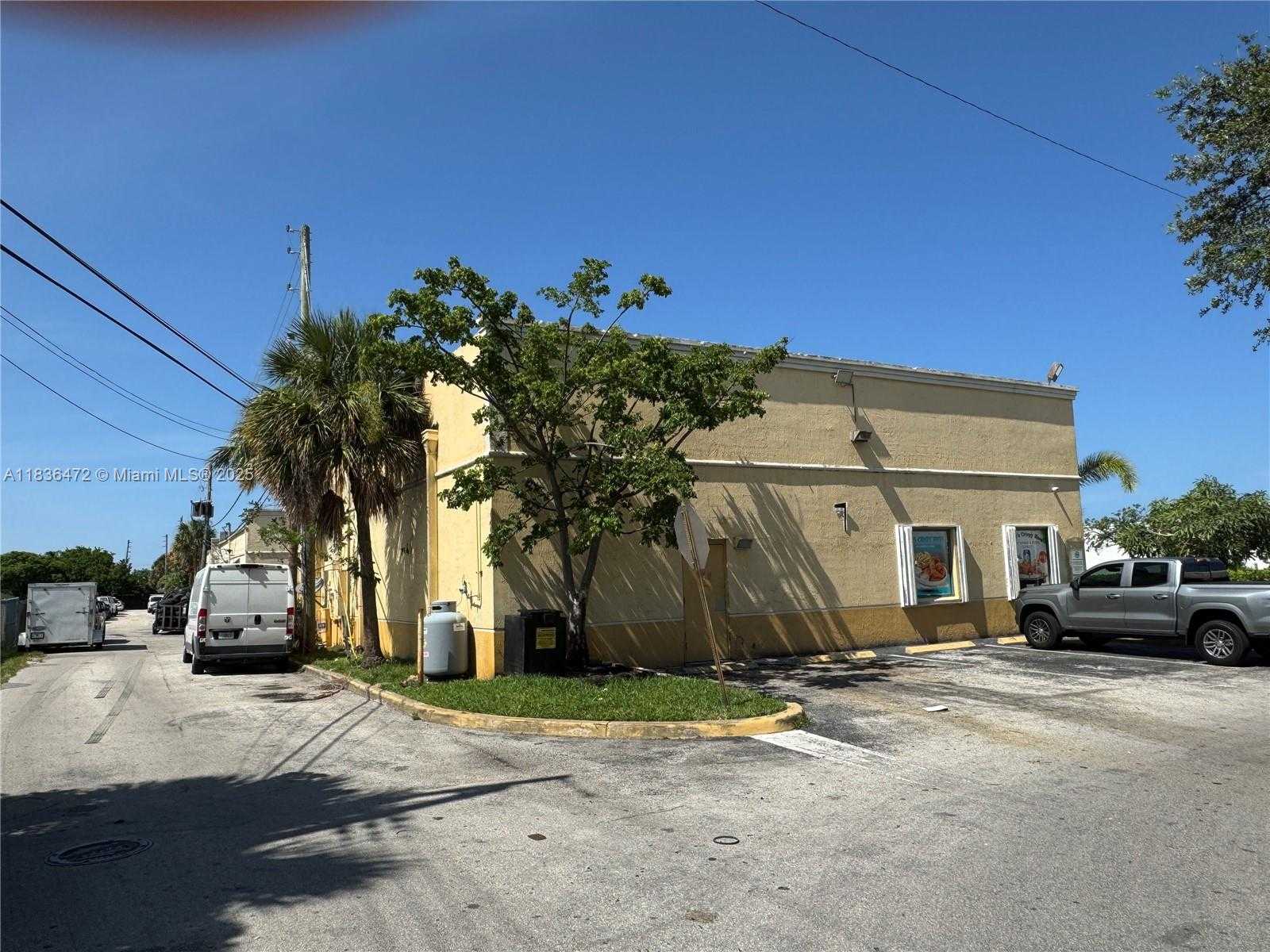 Small Image of 5105 NORTH DIXIE HWY, Deerfield Beach Number 3