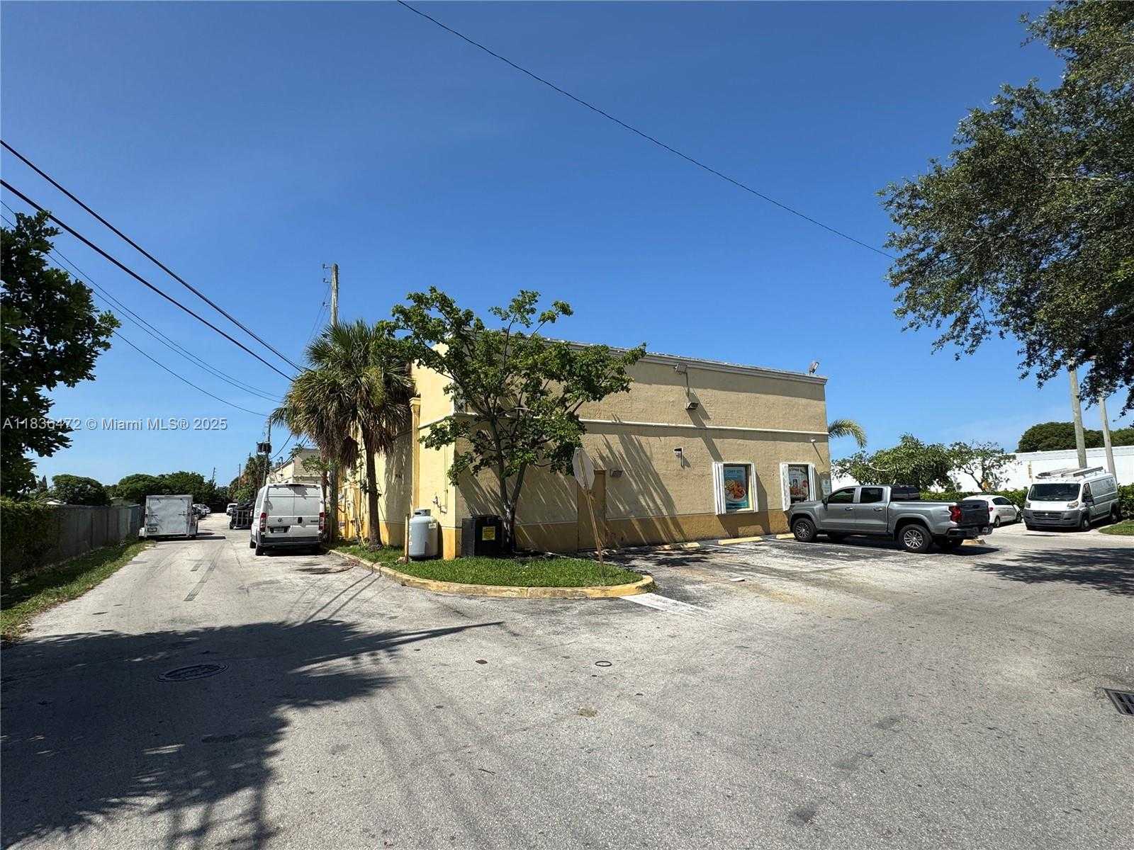 Small Image of 5105 NORTH DIXIE HWY, Deerfield Beach Number 4