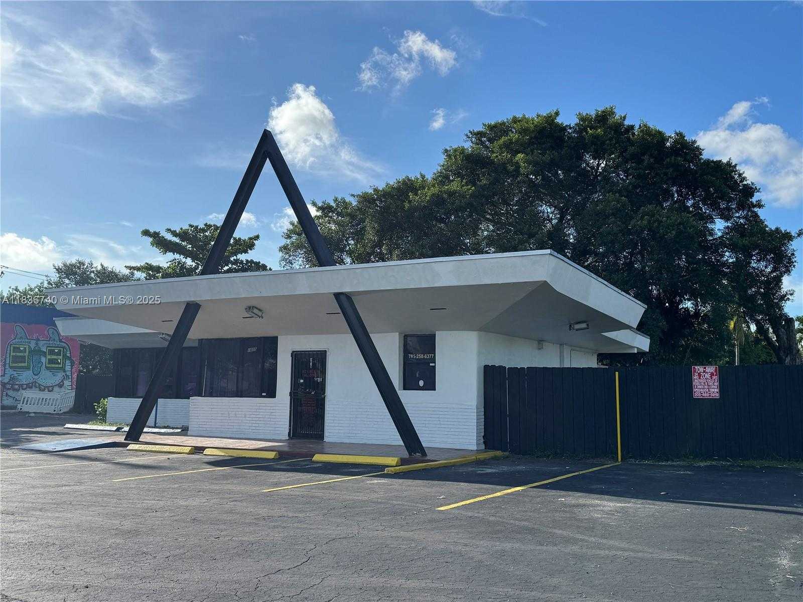 Small Image of 1605 NORTH WEST 95TH ST, Miami Number 2