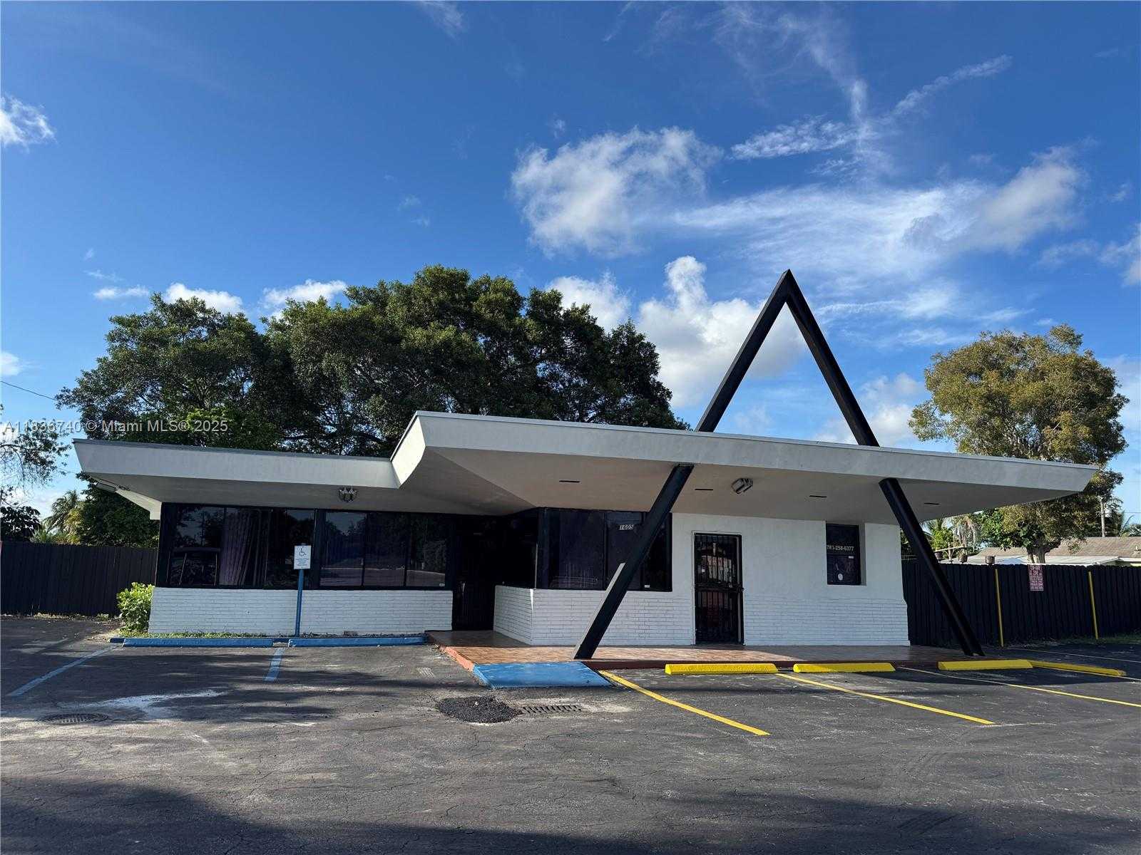 Small Image of 1605 NORTH WEST 95TH ST, Miami Number 3