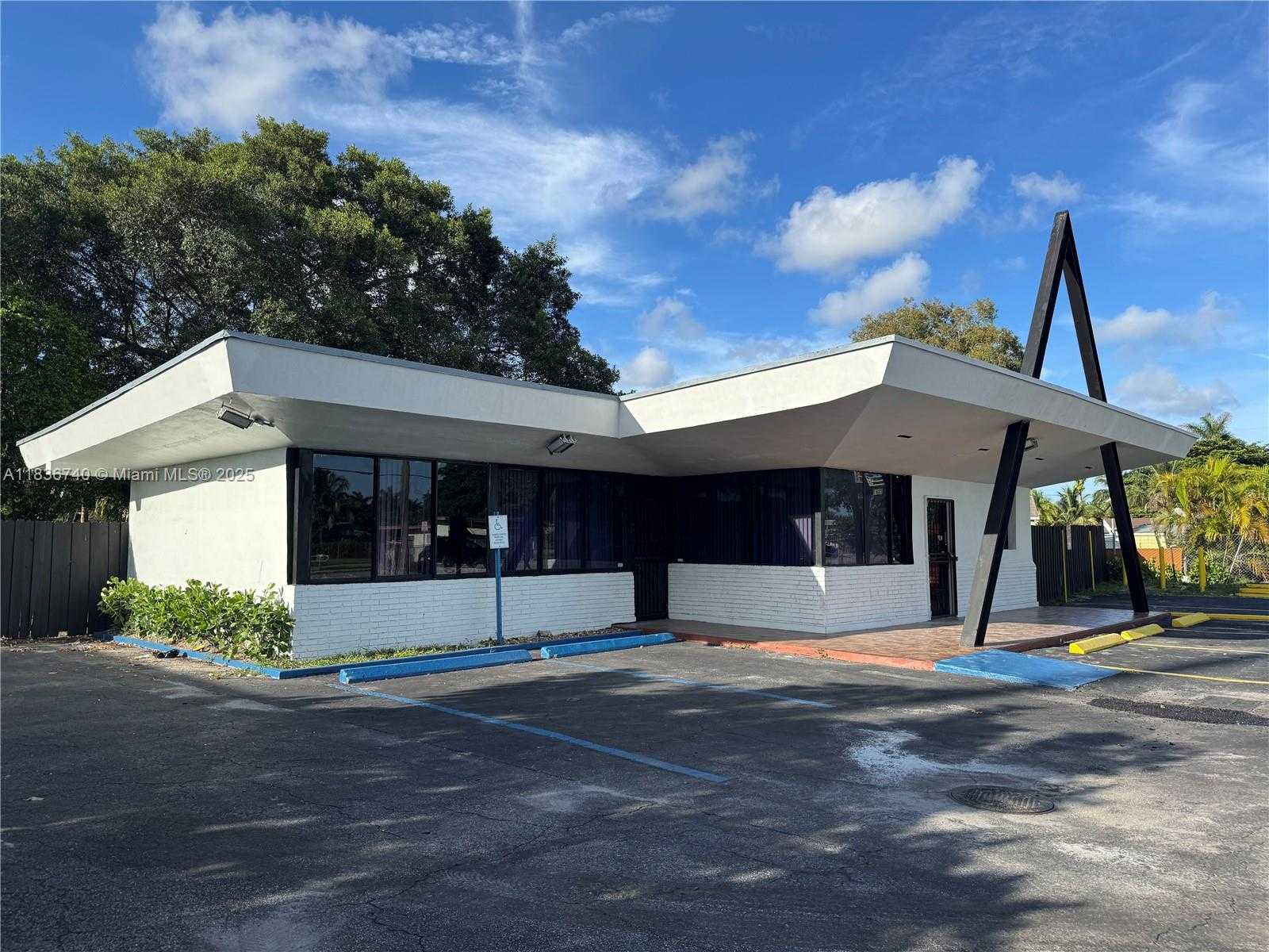 Small Image of 1605 NORTH WEST 95TH ST, Miami Number 4