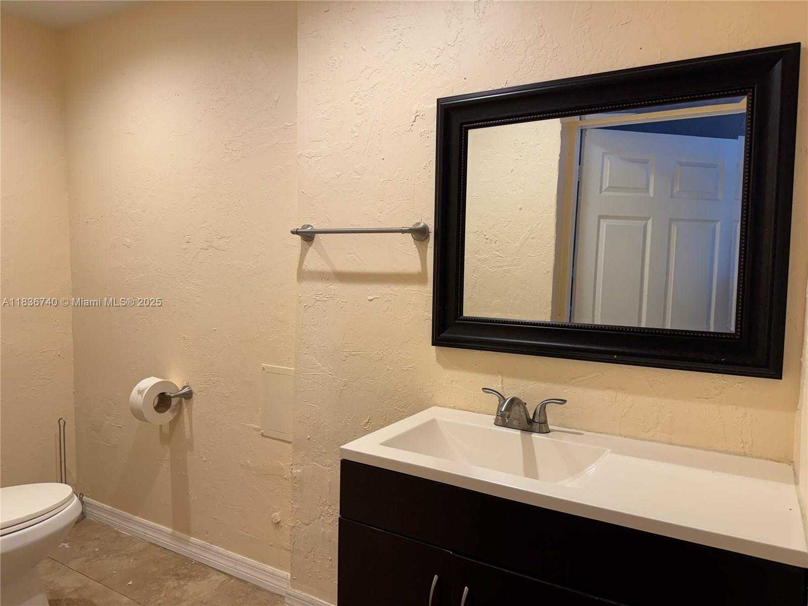 Small Image of 1605 NORTH WEST 95TH ST, Miami Number 7