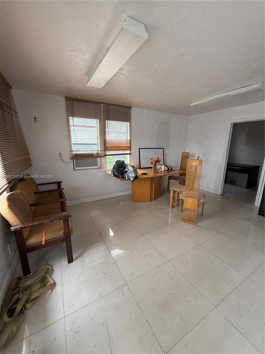 Small Image of 5840 PLUNKETT ST, Hollywood Number 8