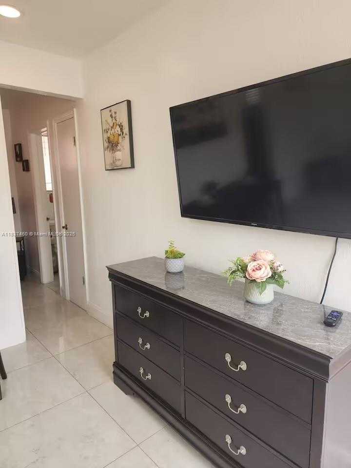 Small Image of 342 VAN BUREN ST, Hollywood Number 36