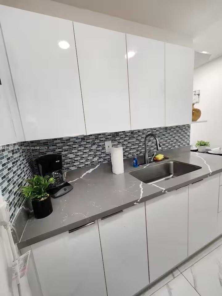 Small Image of 342 VAN BUREN ST, Hollywood Number 4