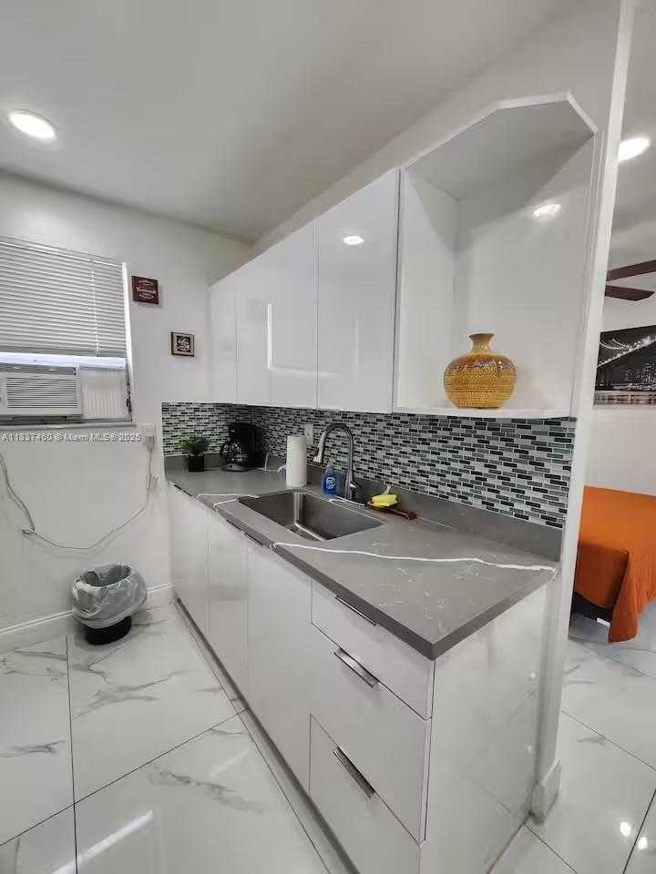 Small Image of 342 VAN BUREN ST, Hollywood Number 5