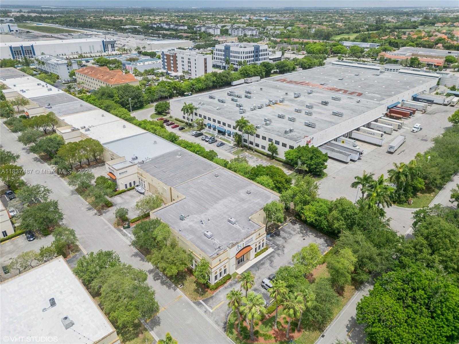 Small Image of 10405 NORTH WEST 37TH TER, Doral Number 19