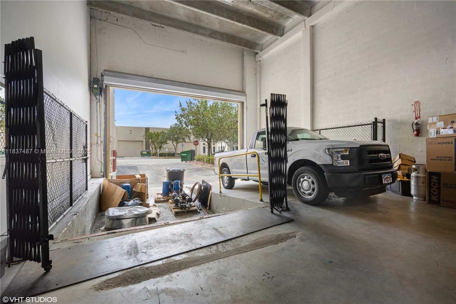 Small Image of 10405 NORTH WEST 37TH TER, Doral Number 21
