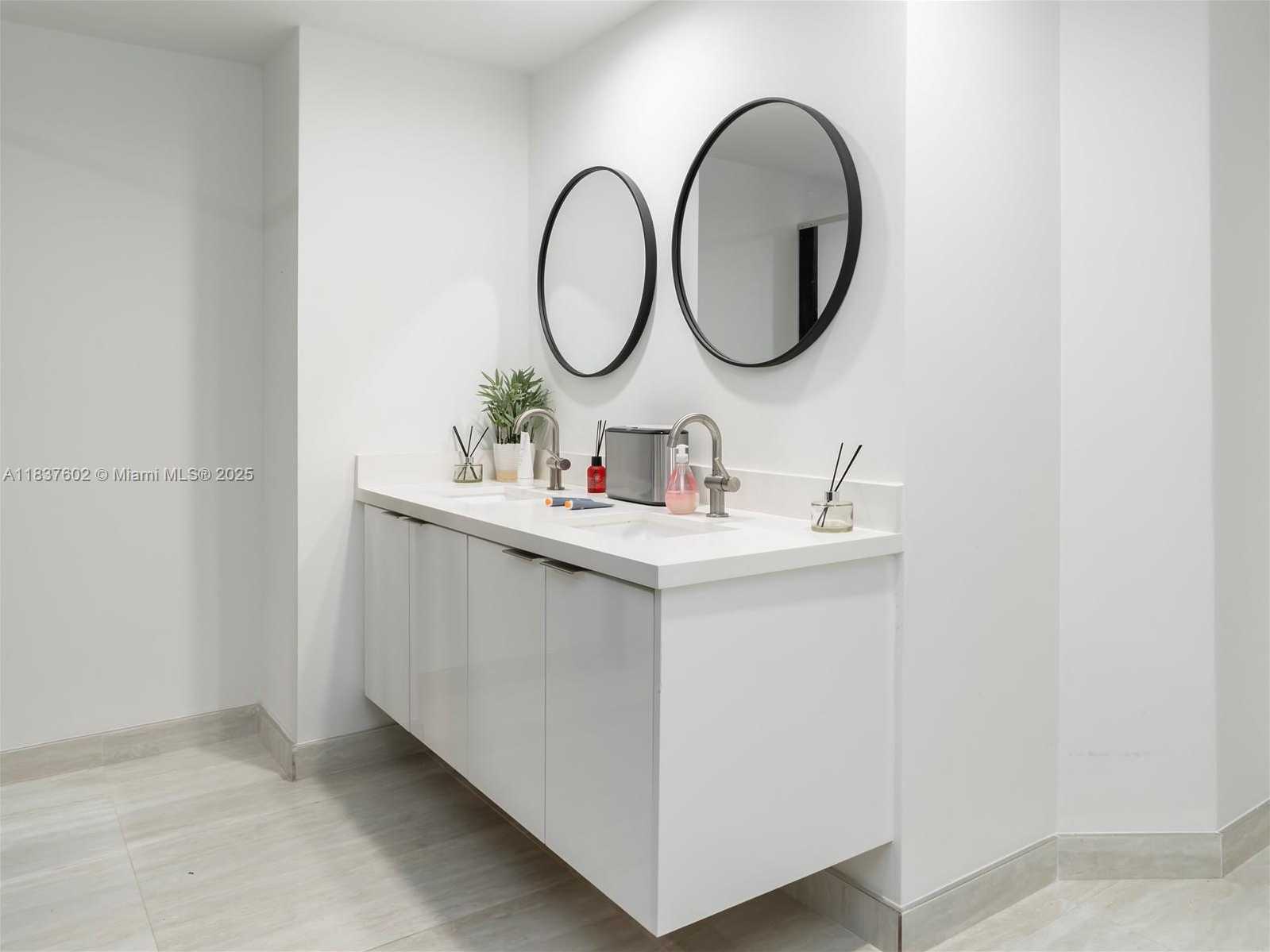 Small Image of 1355 ALTON ROAD, Miami Beach Number 15