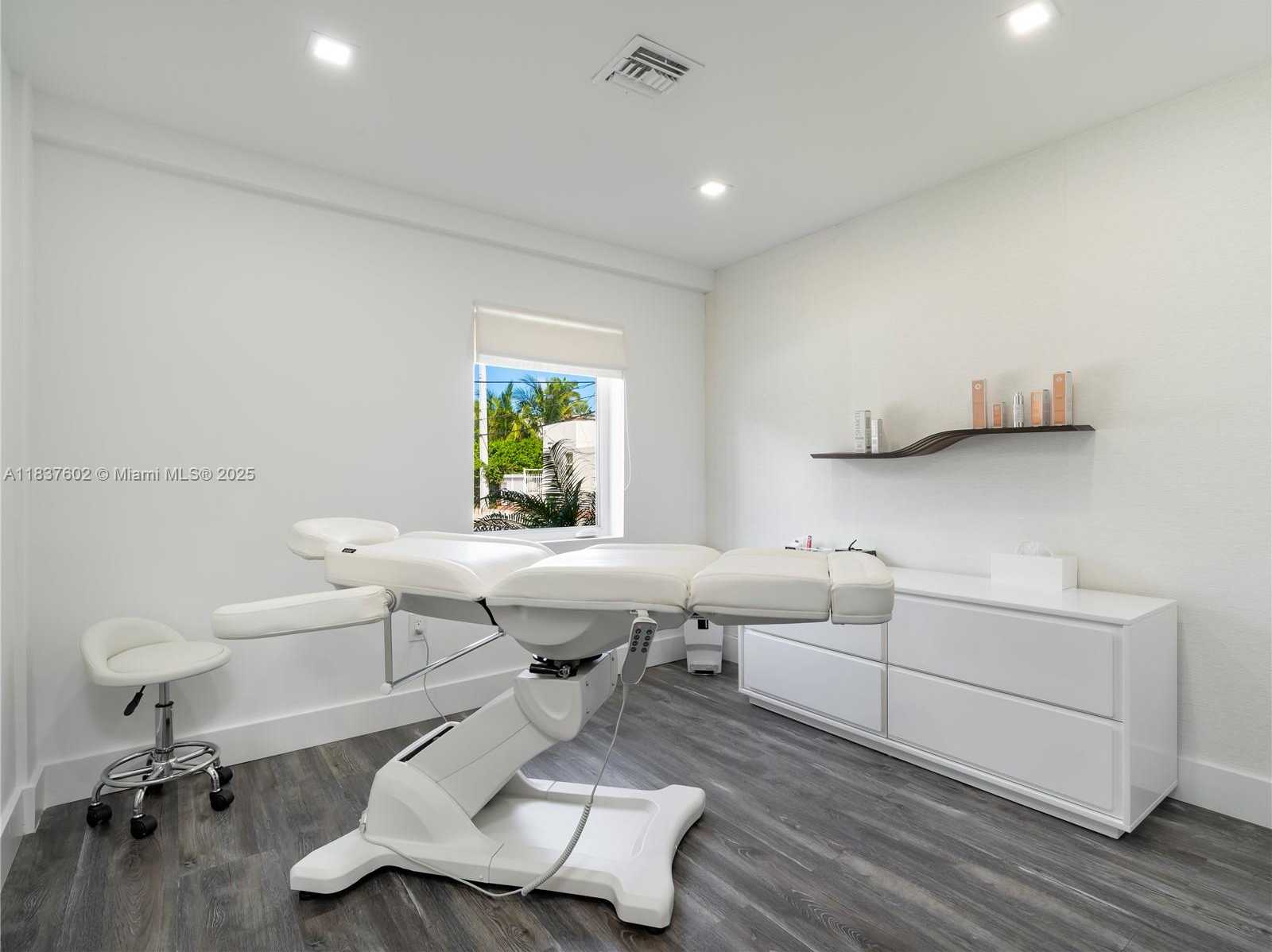 Small Image of 1355 ALTON ROAD, Miami Beach Number 19