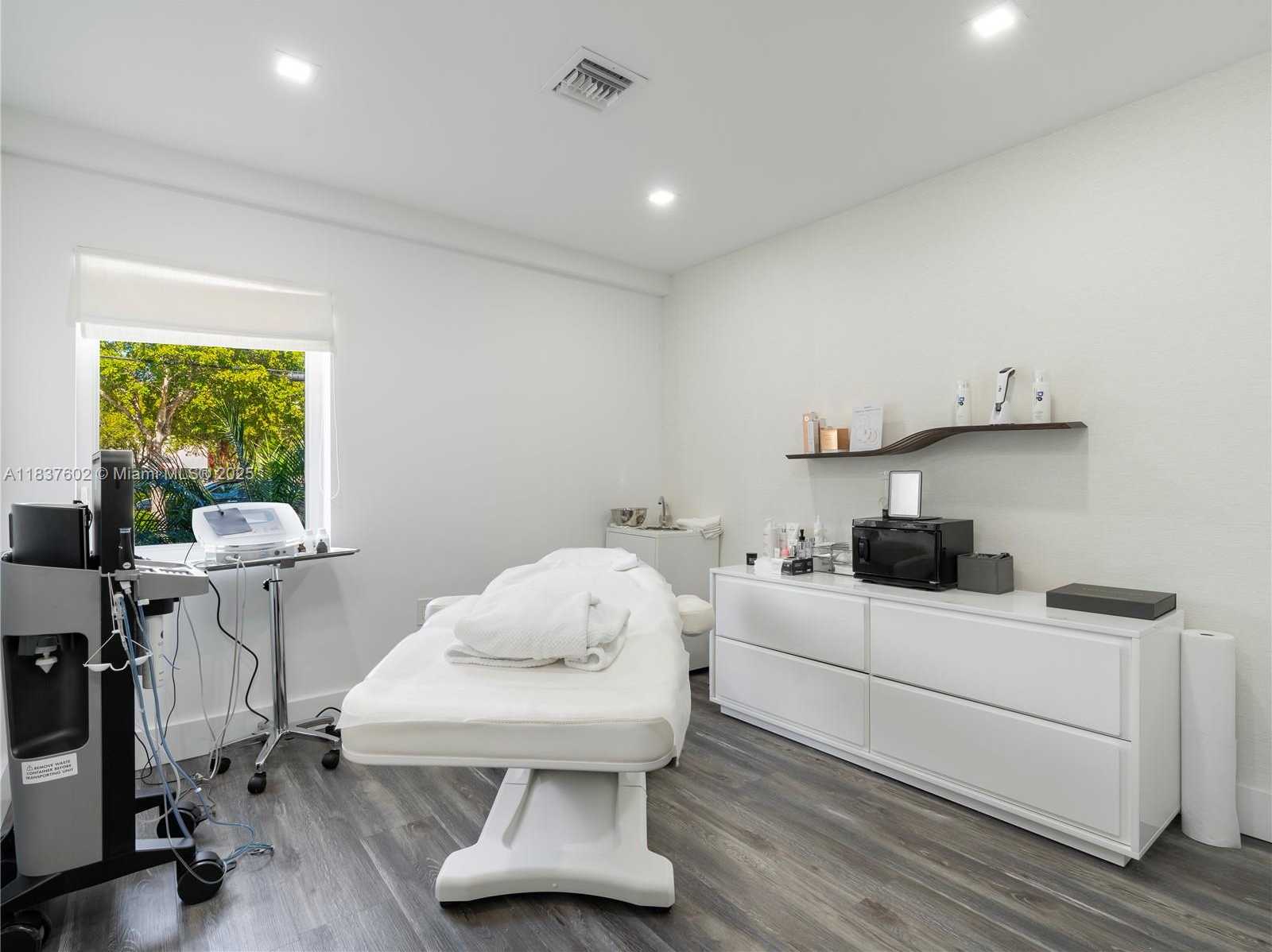 Small Image of 1355 ALTON ROAD, Miami Beach Number 20