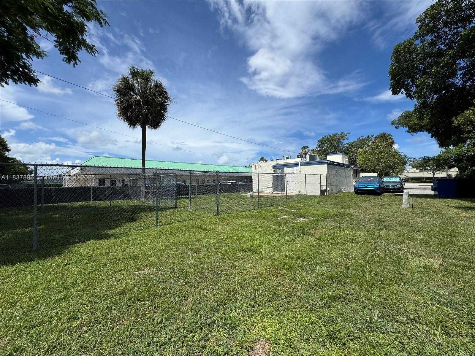 Small Image of 1505 NORTH STATE ROAD 7, Margate Number 5