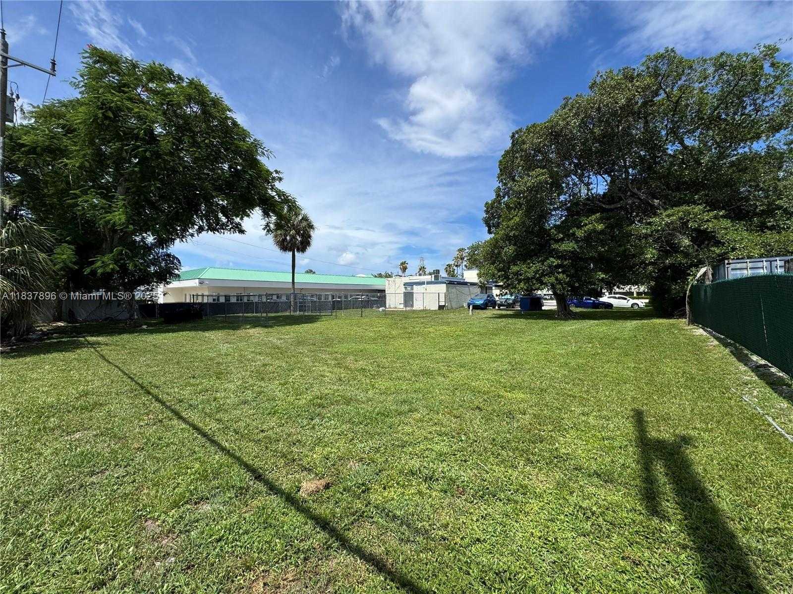 Small Image of 1505 NORTH STATE ROAD 7, Margate Number 6