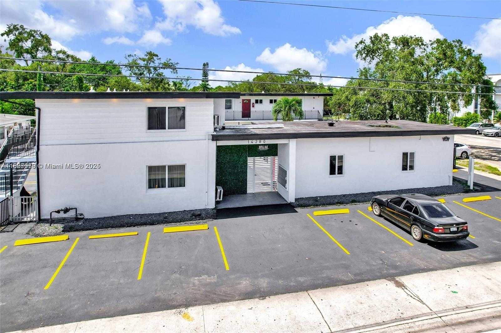 Small Image of 14280 NORTH EAST 6TH AVE, North Miami Number 21