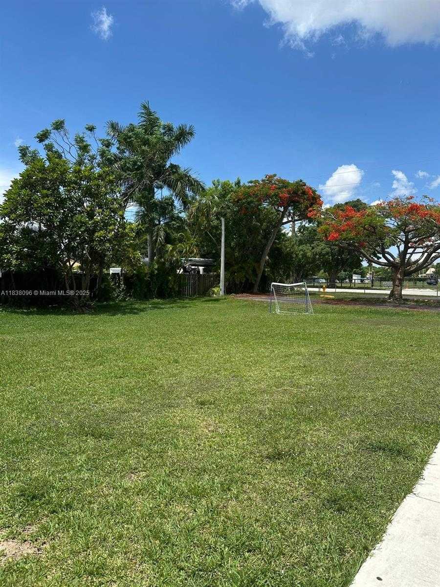 Small Image of 5400 SOUTH WEST 122 AVE, Miami Number 3