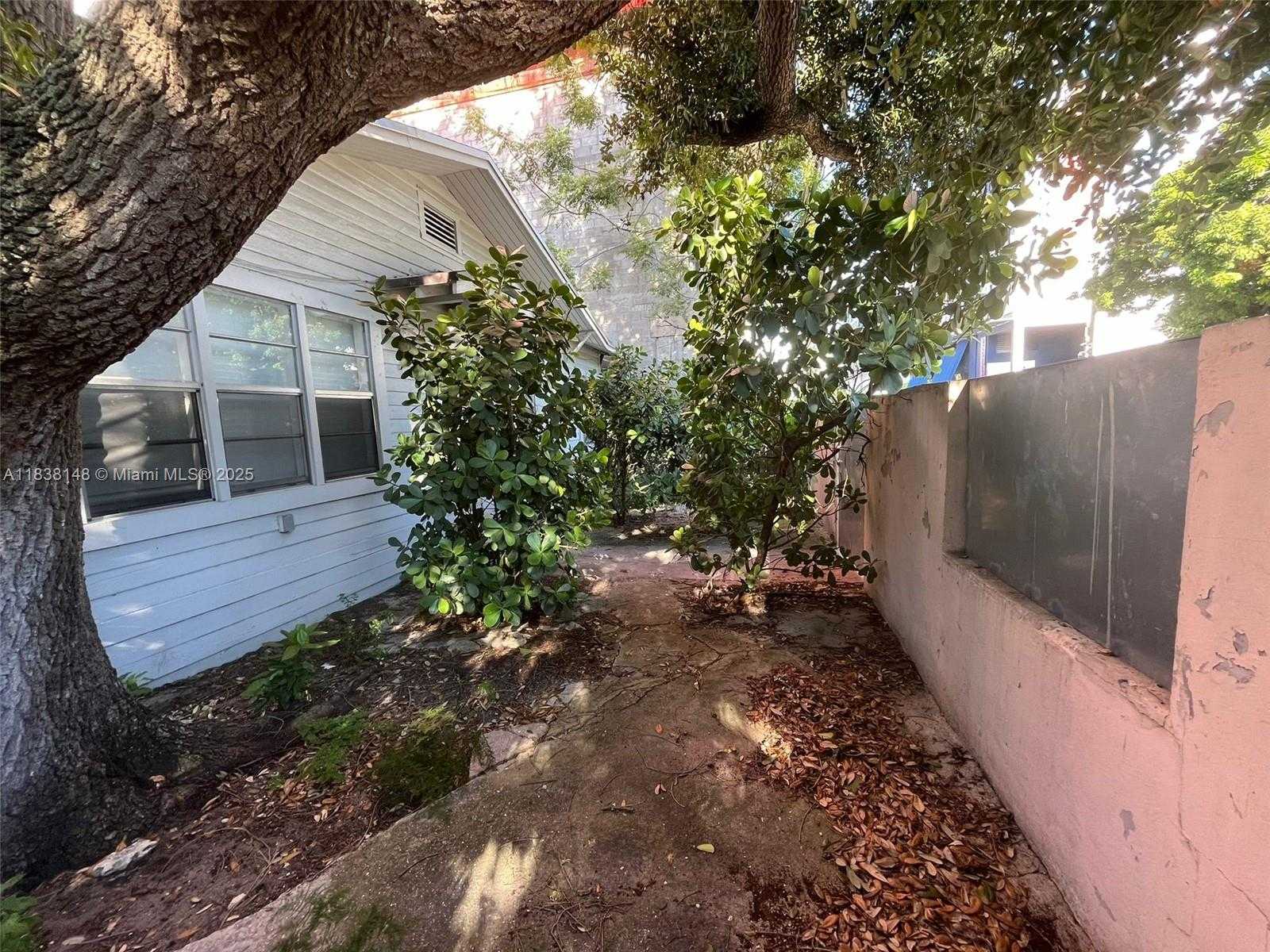 Small Image of 97 NORTH WEST 27TH ST, Miami Number 17