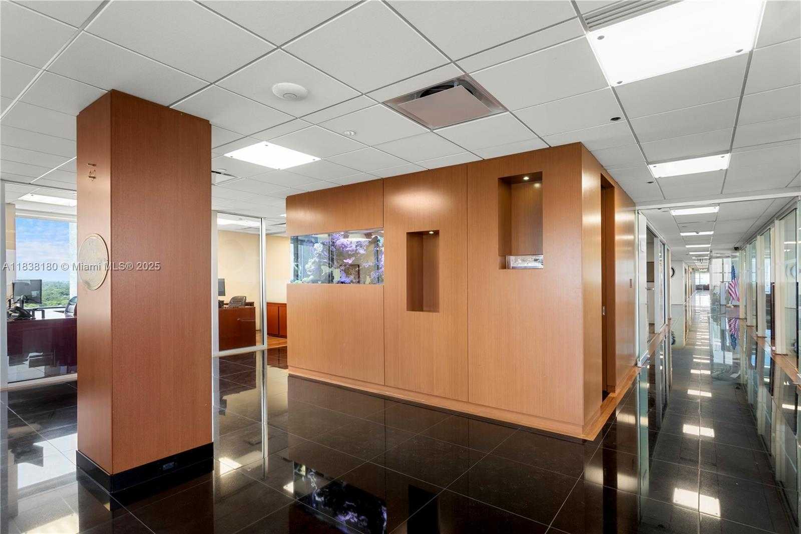 Small Image of 4770 BISCAYNE BLVD #PH000, Miami Number 29