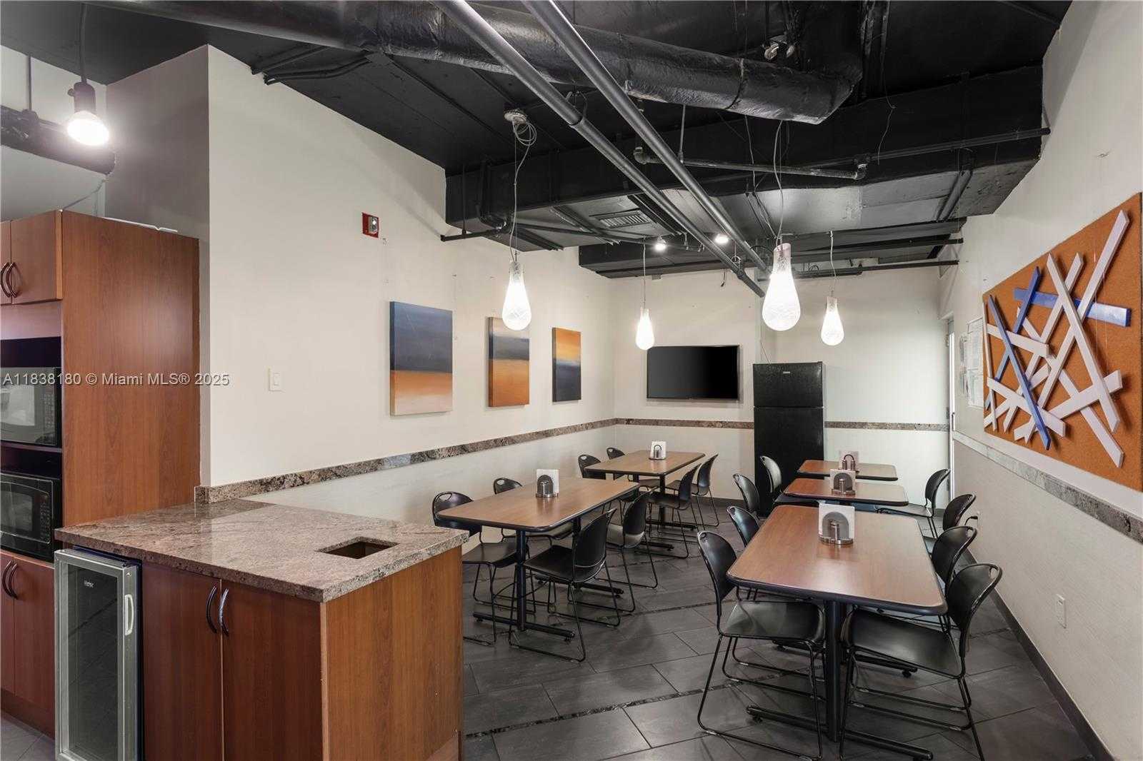Small Image of 4770 BISCAYNE BLVD #PH000, Miami Number 31