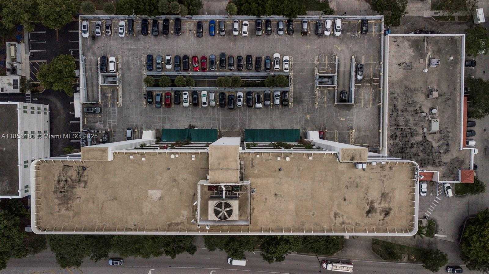 Small Image of 4770 BISCAYNE BLVD #PH000, Miami Number 7