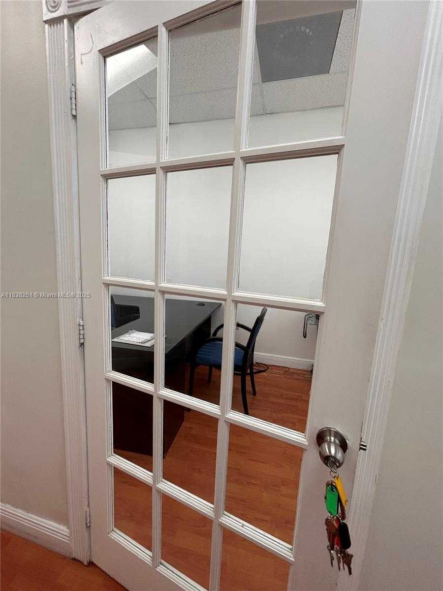 Small Image of 19300 WEST DIXIE HWY #10-A, Miami Number 4